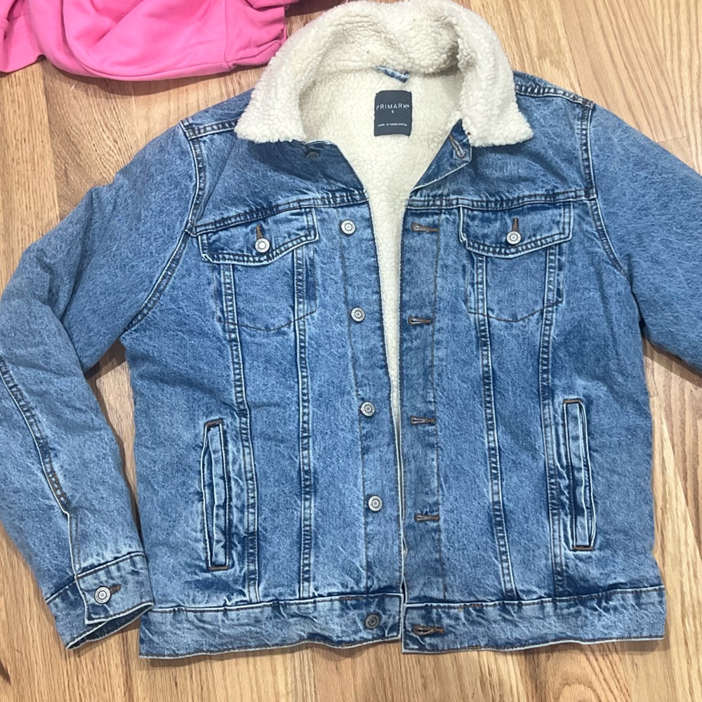 this is a Jean jacket very comfortable keeps you very warm and it’s oversized